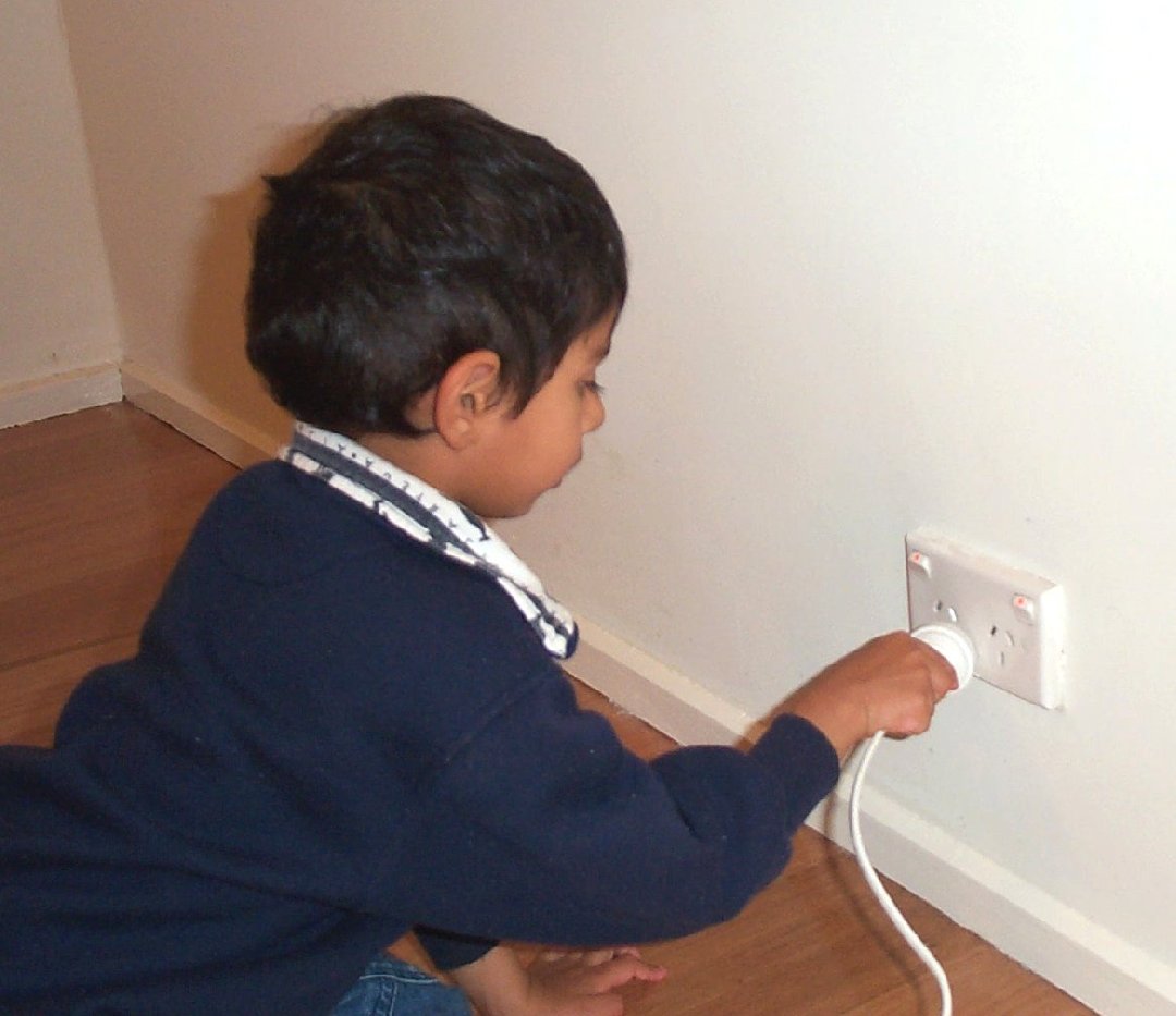 Boy pushing in electrical plug02.jpg